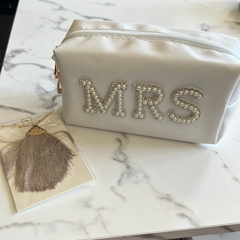 Mrs beauty case & Tassel necklace